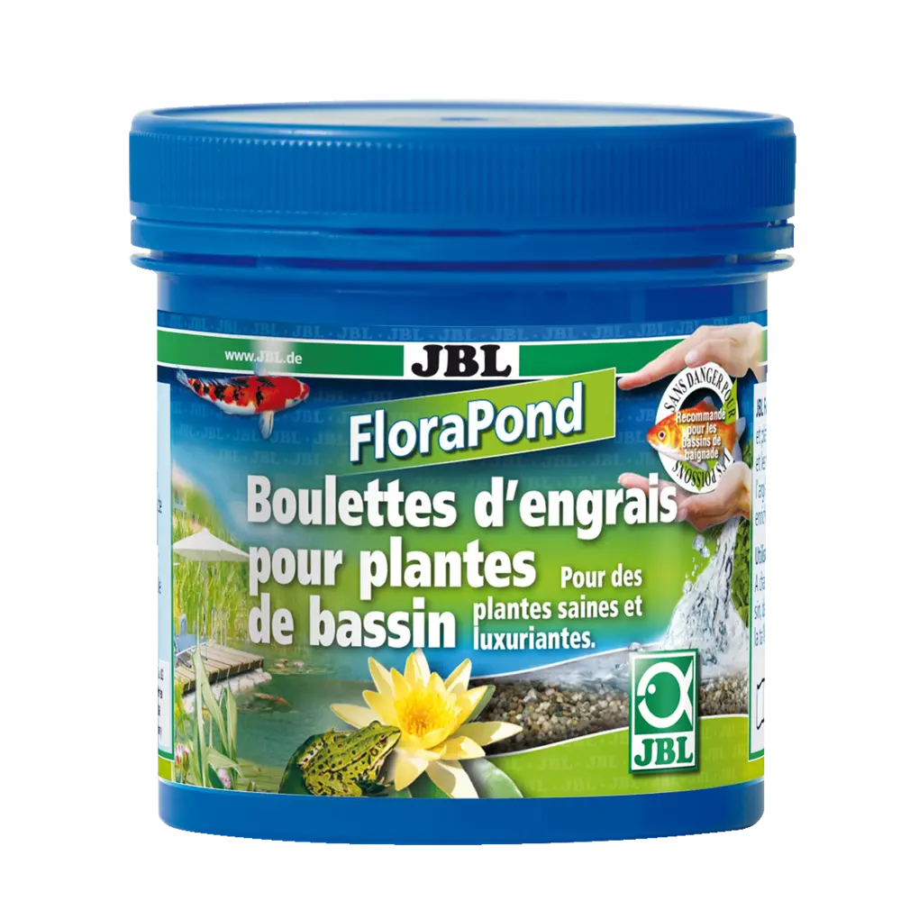 Soins de base pour les plantes dans les bassins de jardin : boules d'engrais en argile contenant les principaux nutriments et oligo-éléments pour les nénuphars et les plantes de marais.